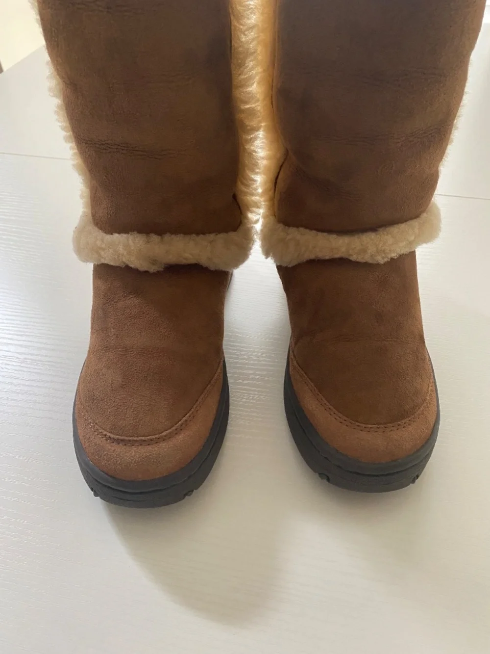 UGG Australia Sunburst Tall Boots In Chestnut Shearling Lined Size W6